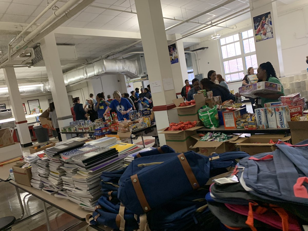 tanishawesby's tweet photo. A day of service at East Magnet School w/@kwesby73! #MNPSEducators #NashvilleStrong https://t.co/T151CwA2tI