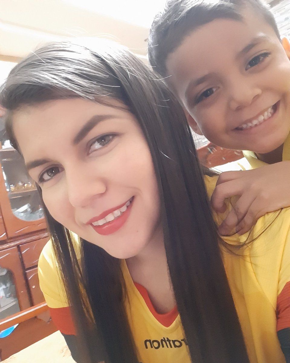 sukita20's tweet photo. El amor más puro ❤💛#conmuchafe #BarcelonaSC https://t.co/bUvZp8I3Sl