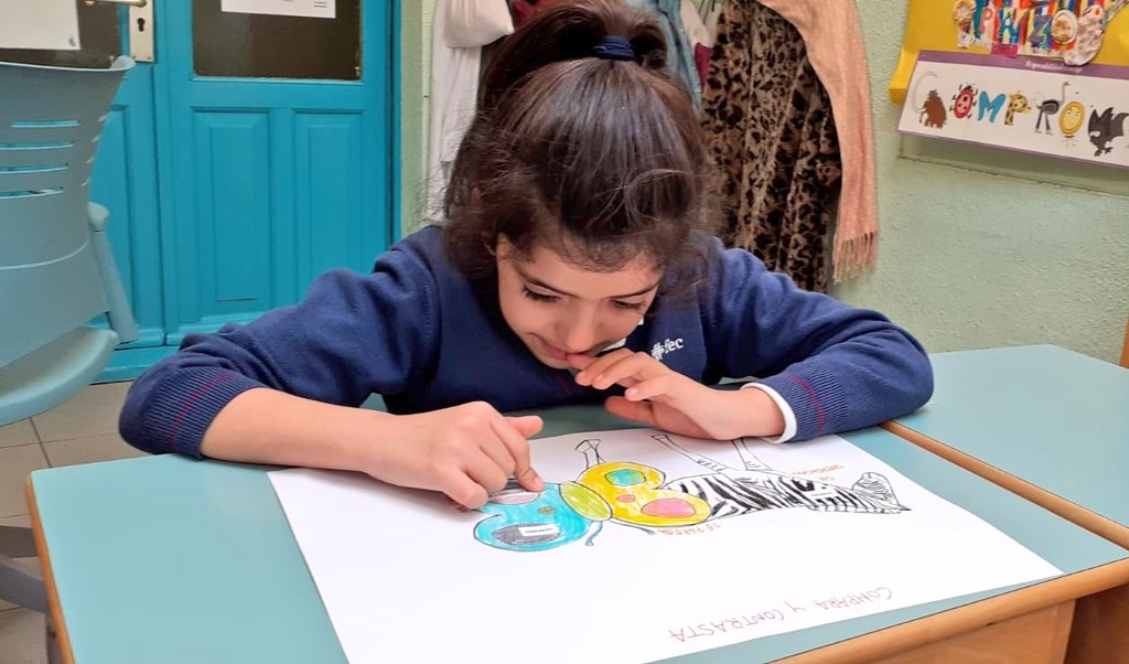 VedrunaPamplona's tweet photo. Nuestras alumnas del Aula UT han realizado un #ComparaContrasta entre la 🦓 y la 🦋. ¡Les ha encantado! https://t.co/bKRCAdZtho
