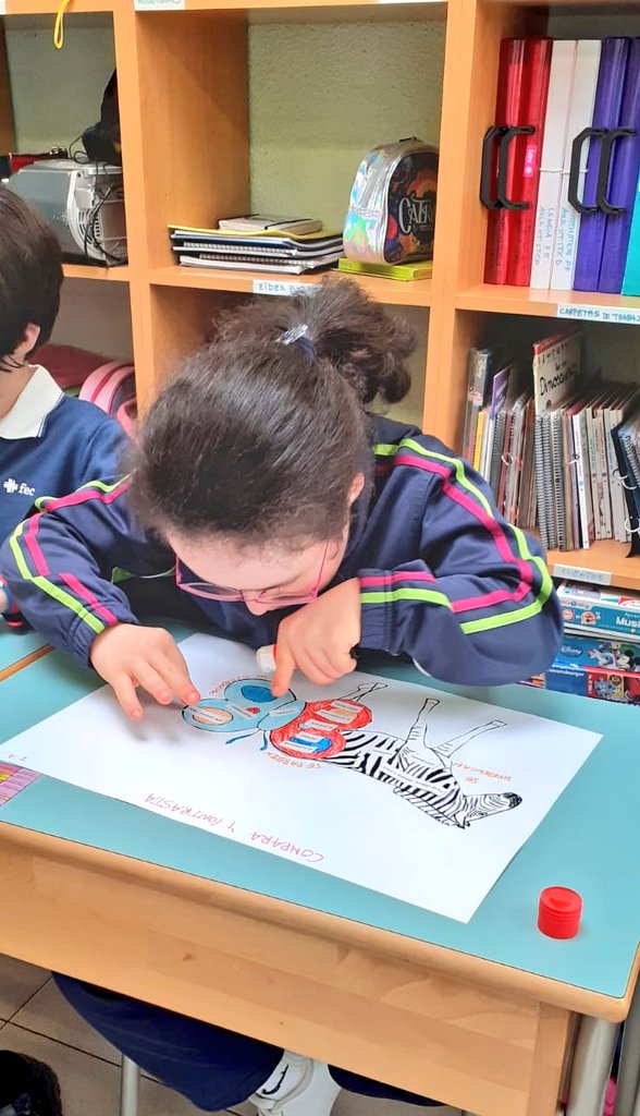 VedrunaPamplona's tweet photo. Nuestras alumnas del Aula UT han realizado un #ComparaContrasta entre la 🦓 y la 🦋. ¡Les ha encantado! https://t.co/bKRCAdZtho