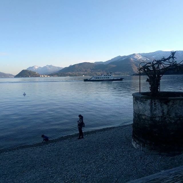 Passeggiando sul lungolago di Menaggio, con vista sul promontorio di Bellagio ancora illuminato dagli ultimi raggi di sole⁠
⁠
⁠
Strolling along the lakeside promenade of Menaggio, with a beautiful view of the Bellagio promontory, still lit up by the … ift.tt/3ctIcYx