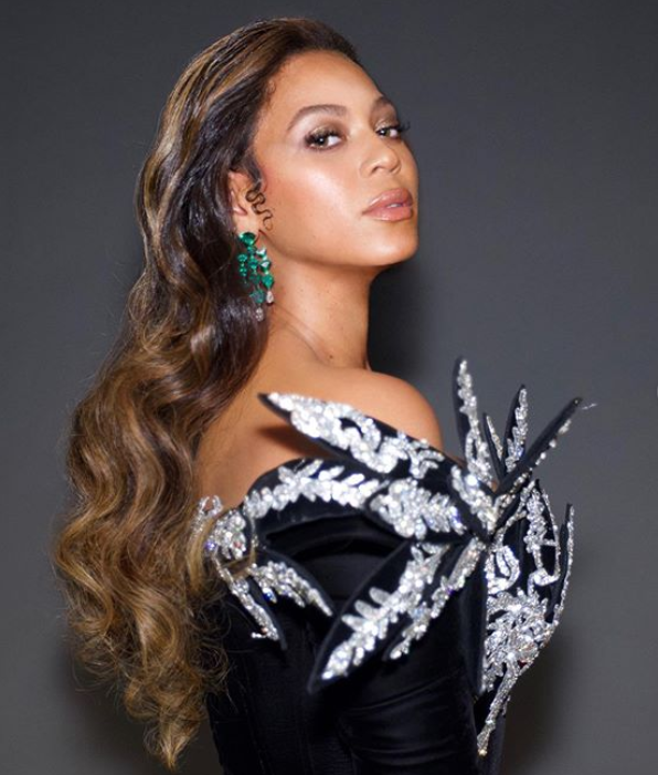 ScalpProvoco's tweet photo. Our #WCW is Beyonce, her hair is so thick and full! #Beyonce #hairgoals #SMP #hairloss https://t.co/fDfMv9P0sb