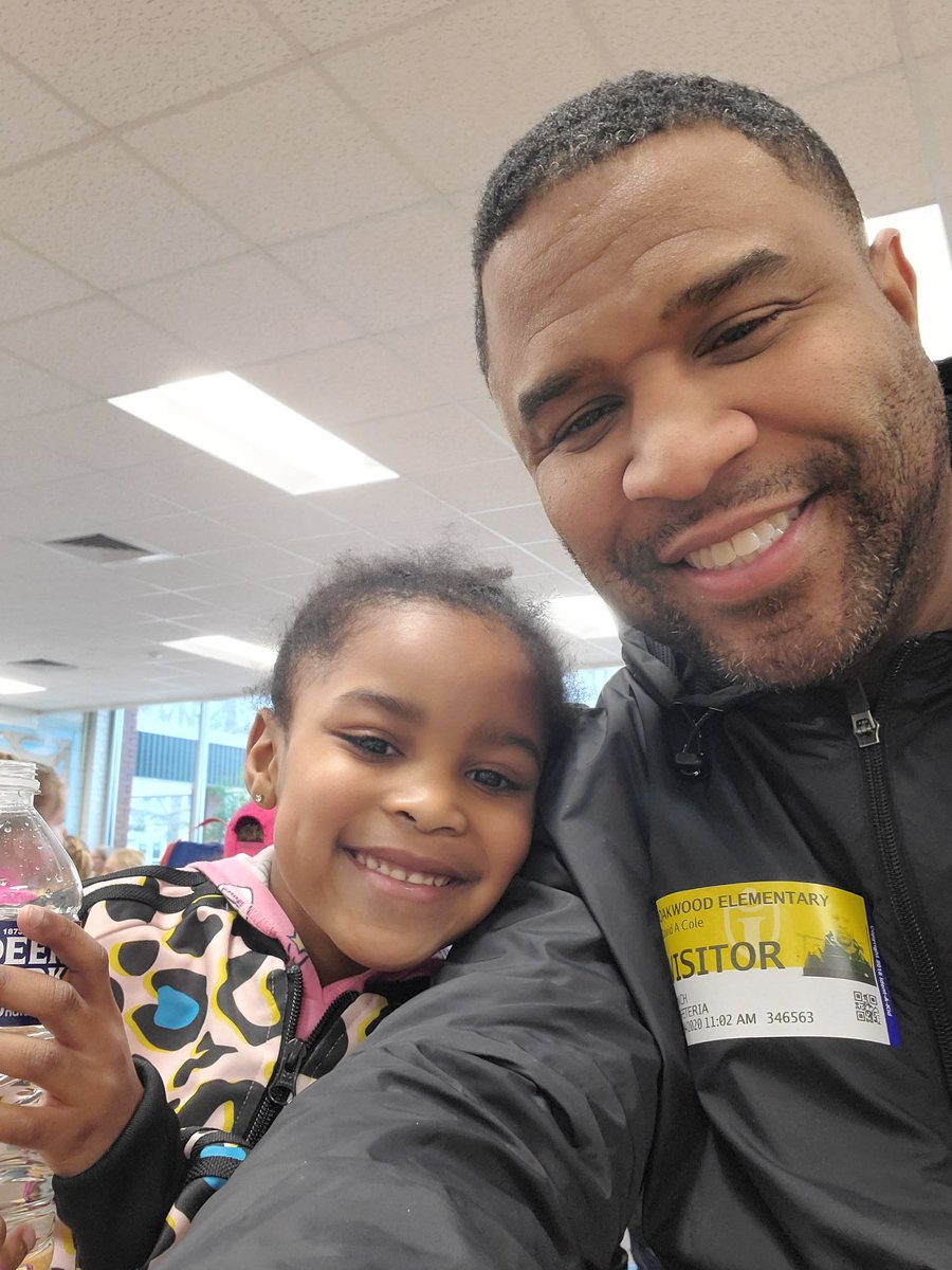 CoachCole828's tweet photo. Went to lunch with these two BEAUTIFUL girls today. We had a blast!! 
#COLEPOWER https://t.co/EEa4n68FJ6