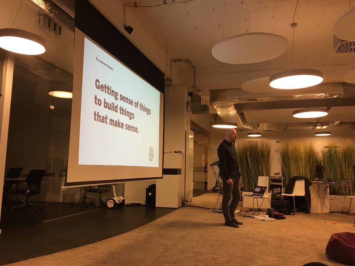 Das digitale Innovationsdilemma: Sinnvolle Produkte bauen, die der Kunde wirklich braucht beim  <a href="/MeetupDE/">Meetup Deutschland</a>  <a href="/aoepeople/">AOE</a> @AgileMainz #wiesbaden #luisenforum #kundenbedürfnisse #jobstobedone