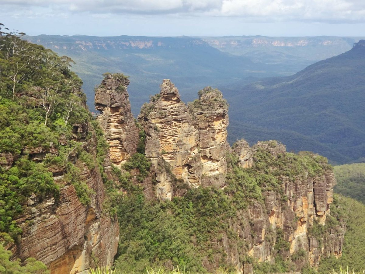 LWTravellers's tweet photo. Blowing the cobwebs away in the #BlueMountains outside #Sydney https://t.co/2gZhkuCZ3m @visitbluemntns #travel #NewSouthWales #Australia #wanderlust #travelbloggers https://t.co/Eth4lPjFhu