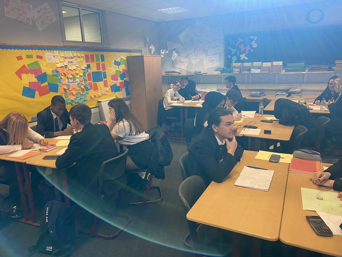 MathsStAndrews's tweet image. Miss Kinane’s S4 2YH were using #GenerateSortConnectElaborate for their revision of Nat 5 Quadratics. They did so well and saw the links within the topic and the type of questions they’d be asked in the exam! Well done! 👏🏻👏🏻👏🏻 @StAndrewsCLPL #Nat5Maths #MTV #ConceptMaps