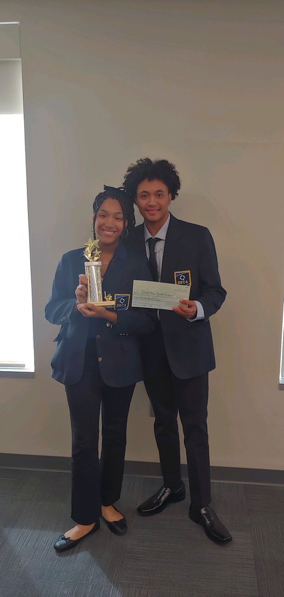AkronNorthHS's tweet photo. North DECA Marketing and Entrepreneurship students competed in an Akron Public Schools Entrepreneurship Pitch contest. Amaree Clark and Nicholas Reese came in 1st Place winning $500 each! Way to go Vikings! @CCAofAkron #DecaATTproject https://t.co/CXDpYCy2jn