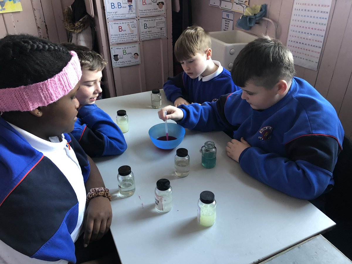 MsBrittonGNM's tweet photo. Celebrated #EngineersWeek today with Roseanne from @LismoreHC. We learned all about acids, bases and the pH scale &amp; got involved in some fantastic chemistry experiments. #glornamara #discoverylearning @Gnmgreenteam https://t.co/wVGuDHxVkW