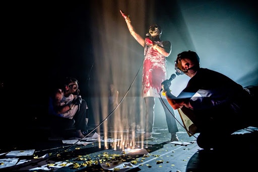 MycroftBrolly's tweet photo. #Macbeth @LazarusTheatre @GreenwichTheatr. I liked the sheer energy and pace of this production, I liked the use of the spotlights and the dark, I liked the witches, and I liked the blood! As per usual with Lazarus, excellent performances from the whole ensemble. https://t.co/LQQrQvDf8U