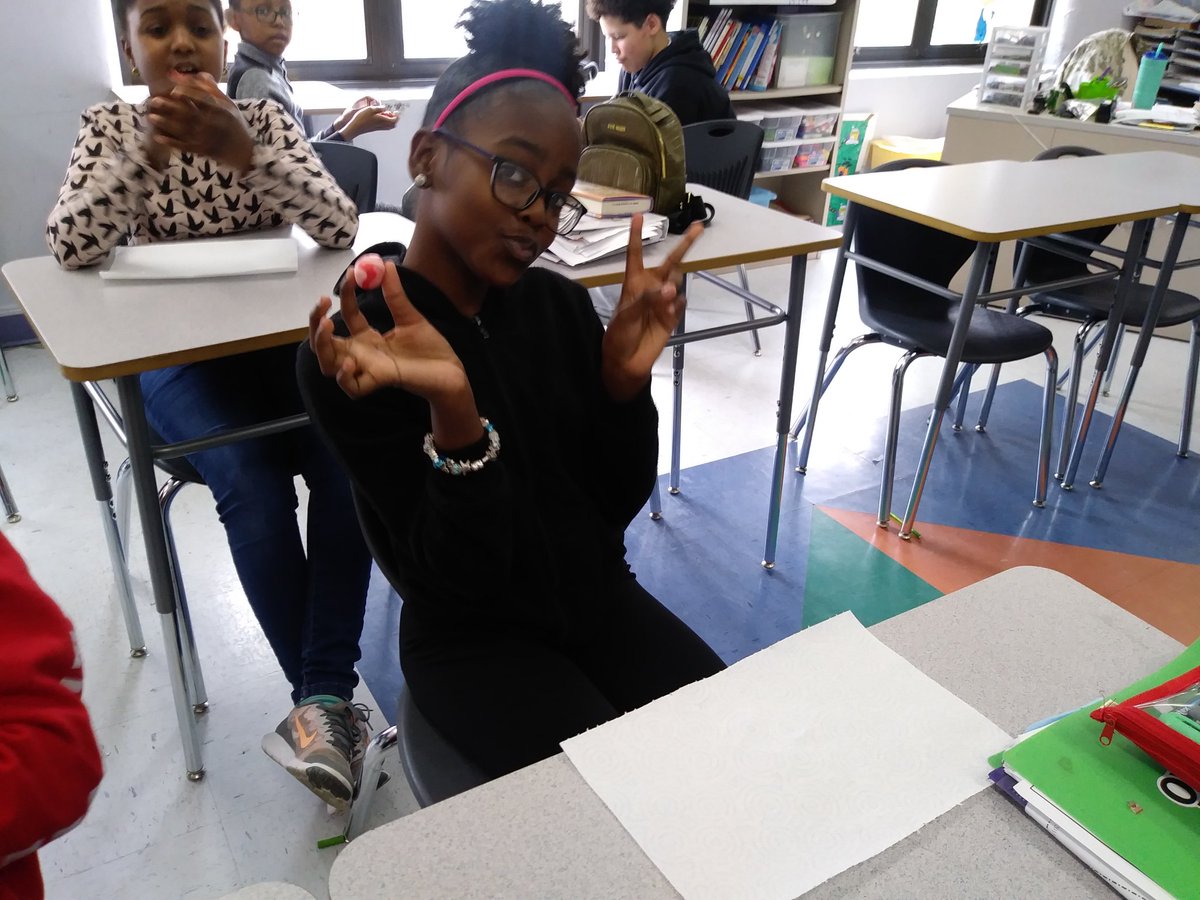 GloriaSchmitz6's tweet photo. Beginning our unit on Rocks and Minerals.... I love starting it with a kwl chart and a starburst lab! #Reynlearning @ReynHAMS https://t.co/roliiMm4i7