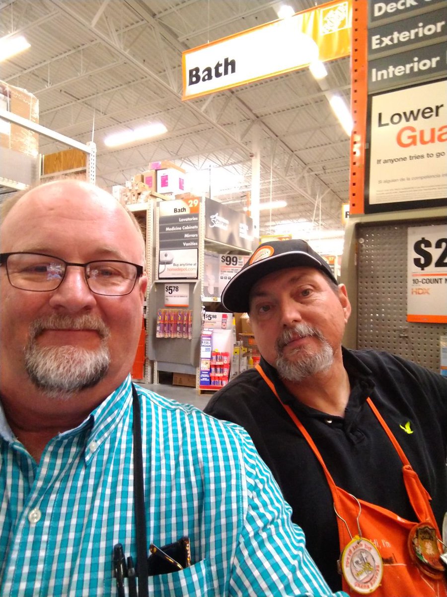 HDI_531's tweet photo. #InHomeDesigner John working with the 1121 team talking about how to generate leads with three questions #EasyAs123 #SetDaLead and John will bring you the 💰 @JMHagner @DanMallonhd @gloria_terri @JimSimmonsHD https://t.co/LoDA9l7IHT
