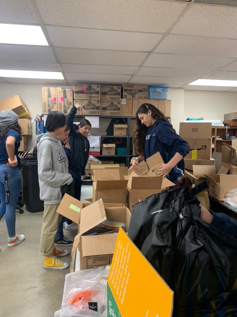 AQUINASHS's tweet photo. Shout out to Ms. Mejia Vicariate, the ladies of St. Clare of Assisi who served the wonderful organization at Santa Claus Inc. A special thank you to the only and only Ms. Schneider for traveling with this group! #Service #Jesus #OthersCentered #CatholicEducation @SBDioceseSchool https://t.co/mnozlxGUa9