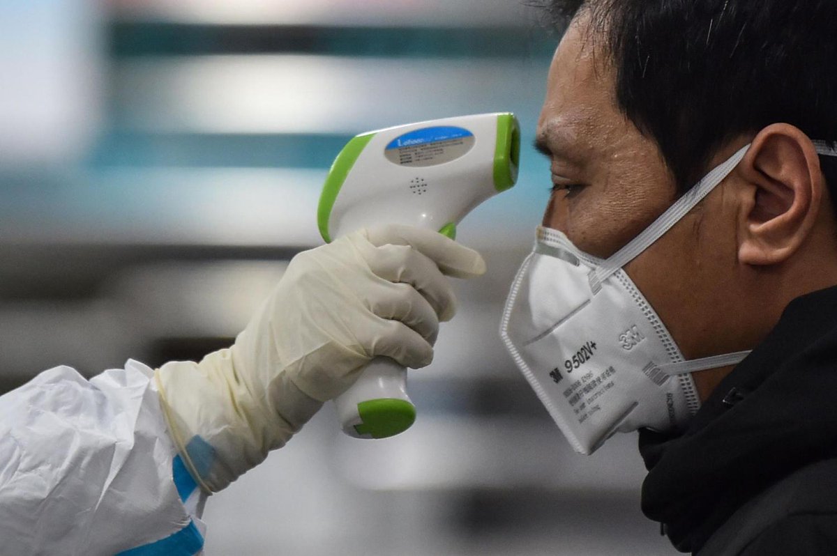 Portafolioco's tweet photo. Abecé para actuar frente a un posible caso de coronavirus https://t.co/HjyhtcfLSC

► Experto aclara en qué momento hay que acudir a urgencias, cuáles son los cuidados en casa y cómo actuar en caso de contraer el virus. https://t.co/5Irr5J8c3H