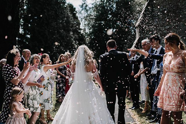 Throw the confetti and pop the champagne, it’s almost time for wedding season 🙌🏻❤️ @oobaloosphotography ift.tt/330tO5X