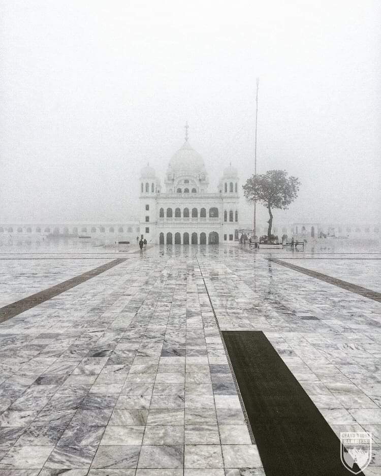 gtramblers's tweet photo. 🇮🇳Why should love stop at the border! 🇵🇰

#grandtrunkrambler #gtr #togetherweventure #beyondborders #kartarpur #corridorofpeace #indiapakistan #punjabtopunjab #phonephotography #2020goals #landofseekers #traveljournal #indiapakborder https://t.co/oRca3yZe8P
