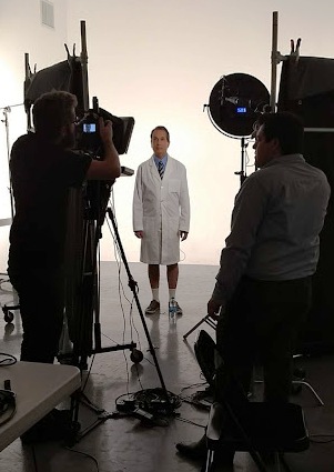 SecondActsPets's tweet image. What you don't see when the Doctor calls. Please help my IMDB ranking by clicking here: lnkd.in/gvwaRVu #actorslife #workingactor #playdoctor #tvcommercial #housecalls #spokesperson #seekingrepresentation #needtalentmanager