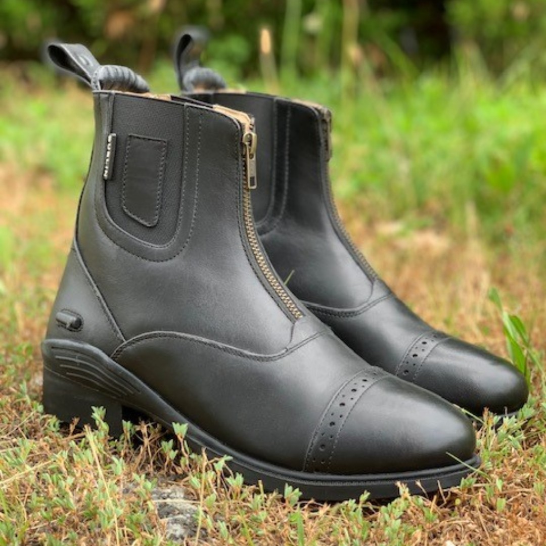 Ideal for those warmer days riding or at the yard.

Featuring a super comfy memory foam footbed for all day comfort.

dublinclothing.co.uk/dublin-evoluti…