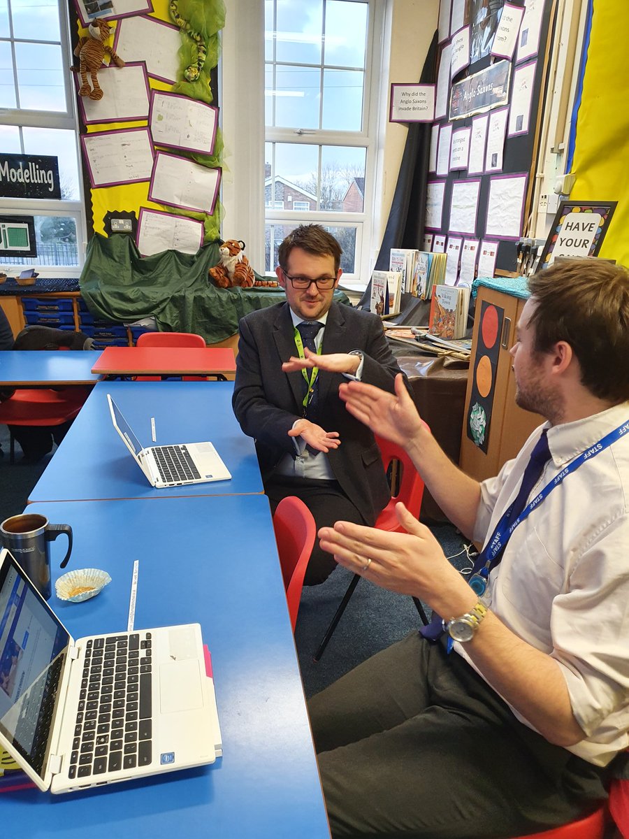 CASDurhamHub's tweet photo. Cool dance algorithms starter from @BarefootComp being delivered by @Computing_4Kids 

You rock @jgreenupnorth 

@CompAtSch https://t.co/0TQM9viL8g