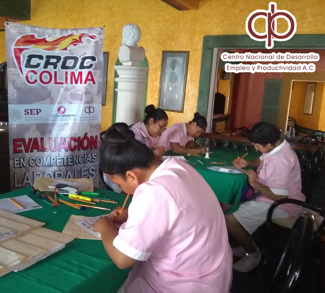 ColimaCENADEP's tweet photo. Evaluación Teorica en Competencias Laborales en "Preparación de Habitación para Alojamiento Temporal" a las compañeras camarista del Hotel Gran Festivall. @IsaiasSiCumple @davidoq @CROC_Nacional @ColimaCENADEP https://t.co/WsnAV4iFJg