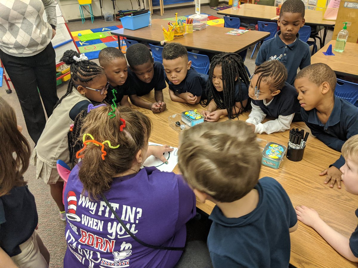 MrSiverioPD's tweet photo. Had a blast with @LindenwoodES kindergarten teachers! They stepped out of their comfort zones and integrated Computer Science activities into the classrooms! So proud! @Ozobot @quivervision @NPS_ITRTS @NPSchools #ProudTechCoach #EdTech #ComputerScience #UnpluggedActivities https://t.co/pZqMtAhRbf