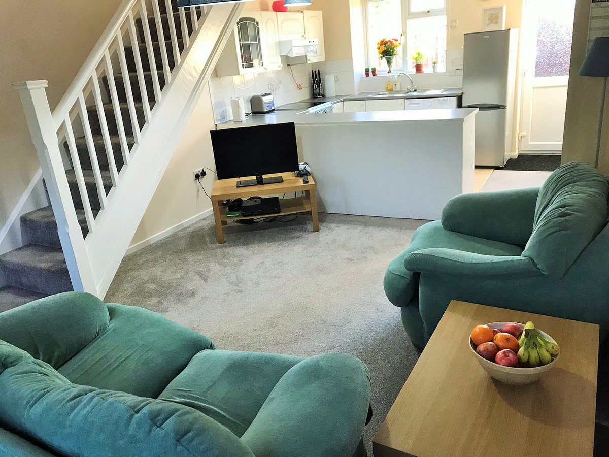 cobblestonekent's tweet photo. Looking to buy your first property? Look no further than this well maintained one bedroom starter home on Overbury Road.

https://t.co/tUXslRY9D9 https://t.co/07jGIh9Aac