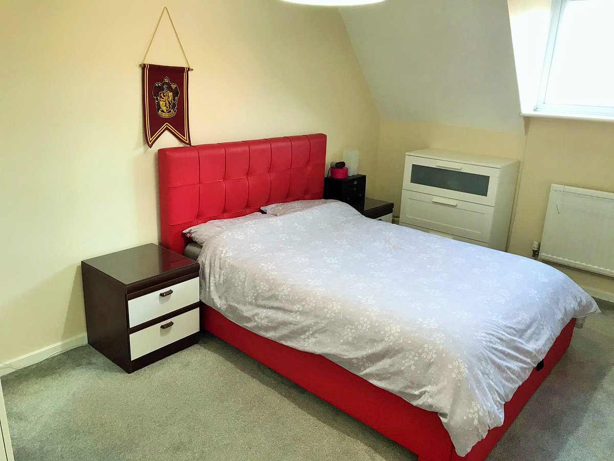 cobblestonekent's tweet photo. Looking to buy your first property? Look no further than this well maintained one bedroom starter home on Overbury Road.

https://t.co/tUXslRY9D9 https://t.co/07jGIh9Aac