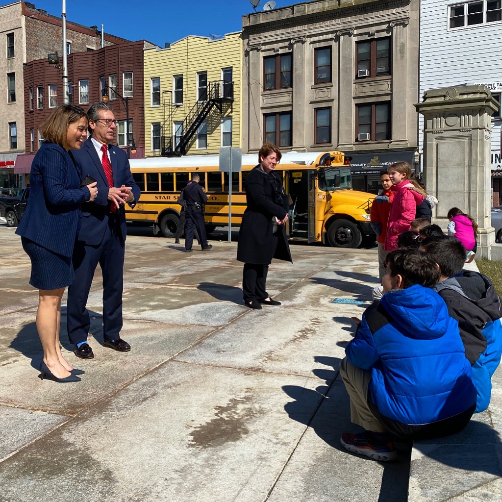 HCPOProsecutor's tweet photo. Prosecutor Suarez greeted third-grade students from Roosevelt Elementary School in Kearny who visited the historic William J. Brennan Courthouse today to learn about the judicial system with their host Judge Peter F. Bariso.
#courthousevisit #kearny #classroominaction #fieldtrip https://t.co/6atOwrFFki