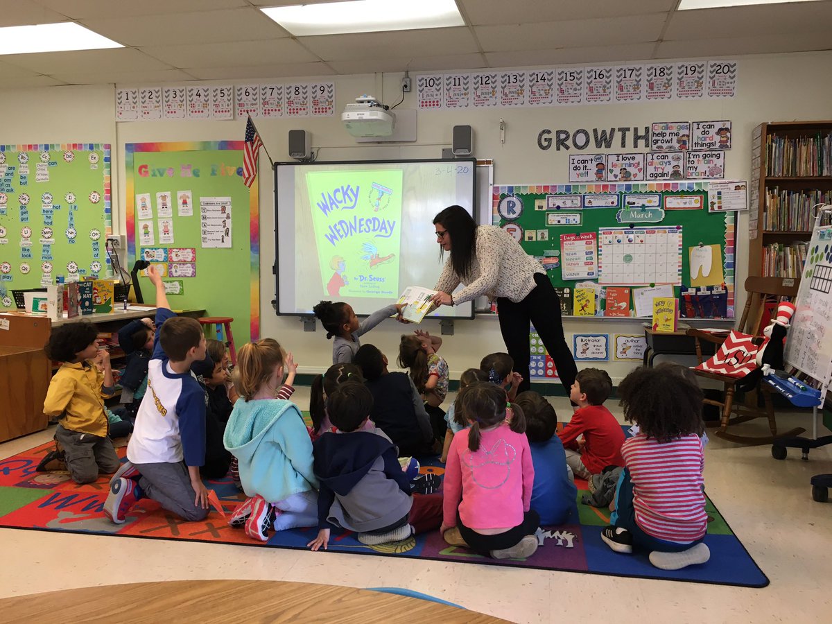 teachashifflett's tweet photo. We had a ball having @DRL_ESL read Wacky Wednesday to us! @JBWatkinsES #DrSeuss @DRL_ESL  #WackyWednesday https://t.co/oyONloYUbE