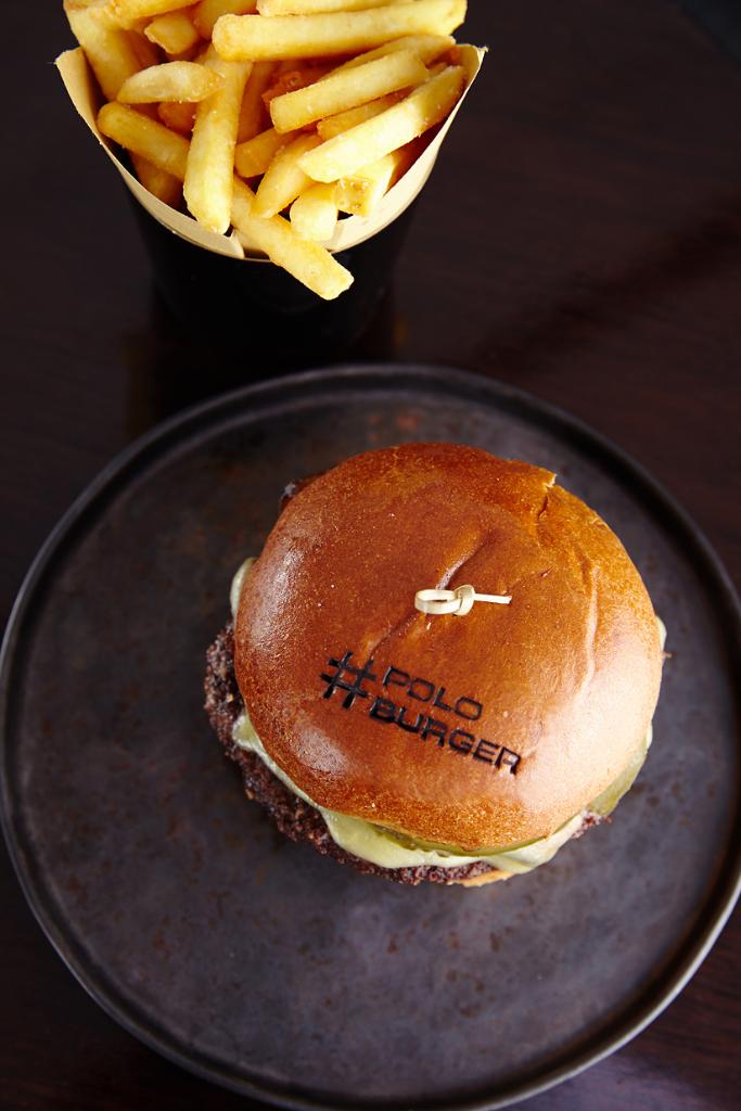 PoloBarMayfair's tweet photo. Satisfyingly juicy, dry-aged British beef with Dingley Dell beer and treacle bacon topped with melting, homemade, French truffle cheese #PoloBurger #PoloBarMayfair #burger #cocktailbar #Mayfair #burgersandfries https://t.co/kcZPb1onBg
