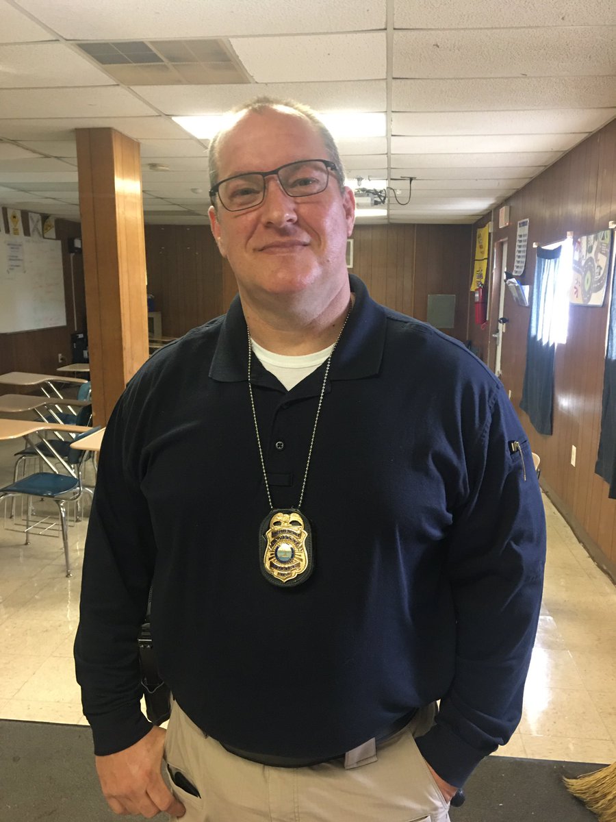 LaVergne PD showing up for our kids!  Buckle up, be  responsible!!!
<a href="/LHSintheNews/">LaVergne High School</a> @lavergne police department