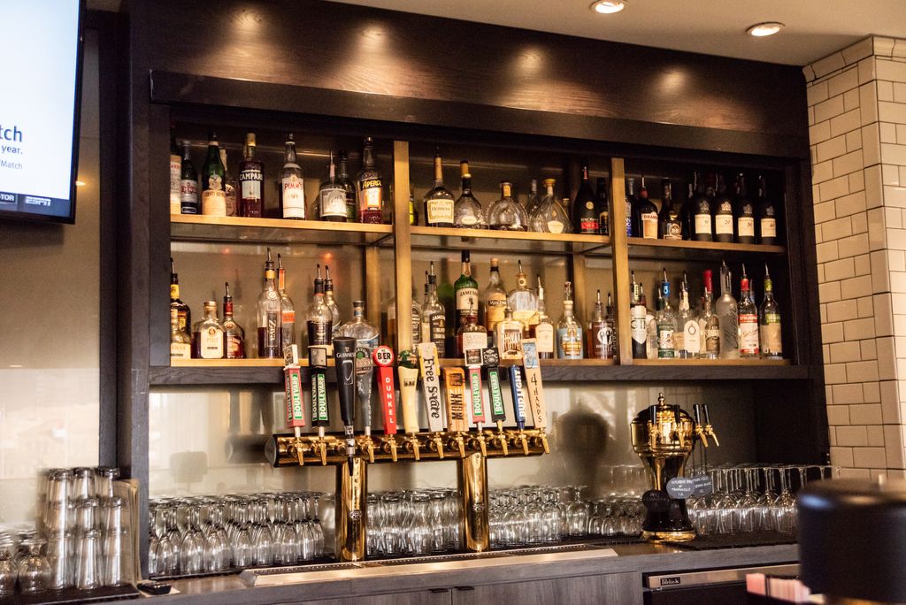 What is your mid-week motivation? Let our #HappyHour keep you charged for the rest of the week! #TreatYourself today from 4 to 7 pm, or opt for a late night bite from 10 pm to midnight for our favorite food and drink specials.