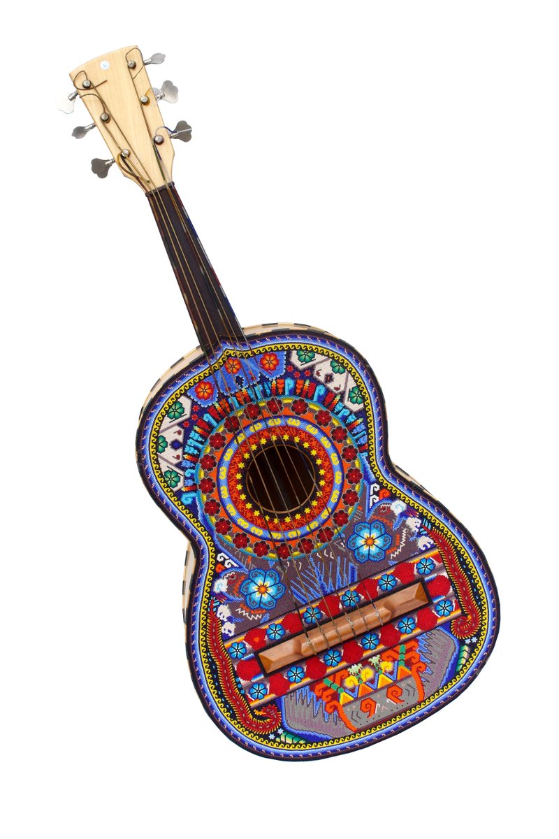 Este guitarrón es otra de las piezas que forma parte nuestro acervo de instrumentos decorados con arte wixárika. "Historia del maíz sagrado" fue decorado con la técnica cera con chaquira sobre madera por el artista Anselmo Hernández, de la comunidad Santa Catarina en Jalisco