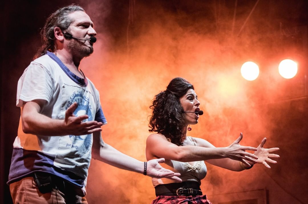 TicketekChile's tweet photo. 🎭Una propuesta artística única es la que nos vienen a presentar los grandes artistas @dsztajnszrajber y @lucrecia_pinto el 18 de abril en el escenario del @Teatro_NESCAFE con “Desencajados” 😁 Adquiere tus entradas en 🎟👉 https://t.co/i3QrzcPrpR" https://t.co/FrLgSPfbBE