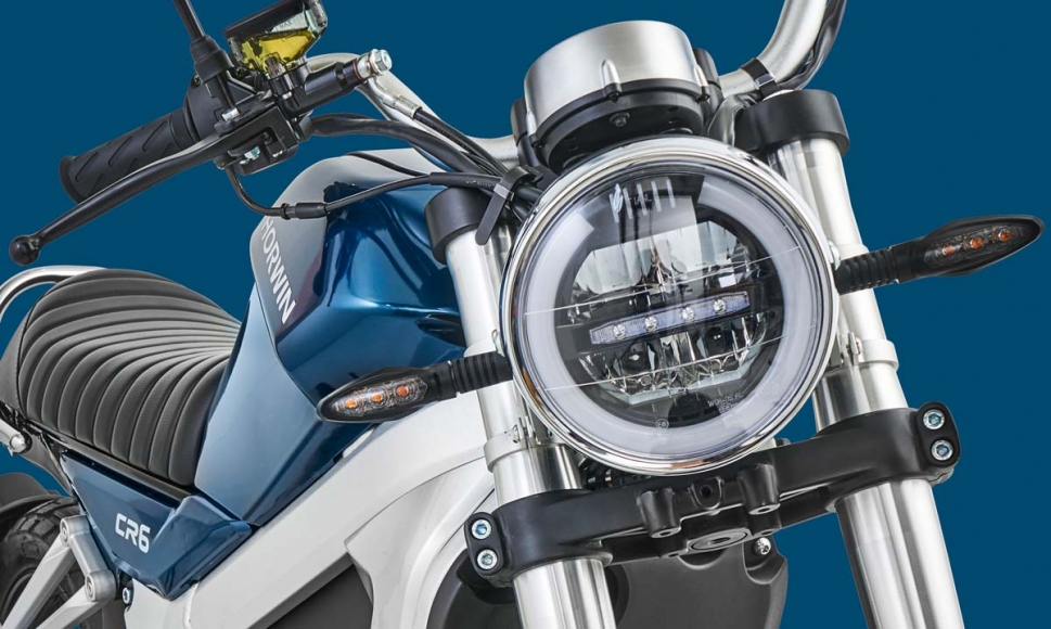 horwinuk's tweet image. Light up the roads with the power of 28,000 candles with the Horwin CR6’s LED headlights 🔦🌚
#ElectricMotorcycle | #PlugInPerformance | #EVNews
artisanscooters.com/electric-motor…