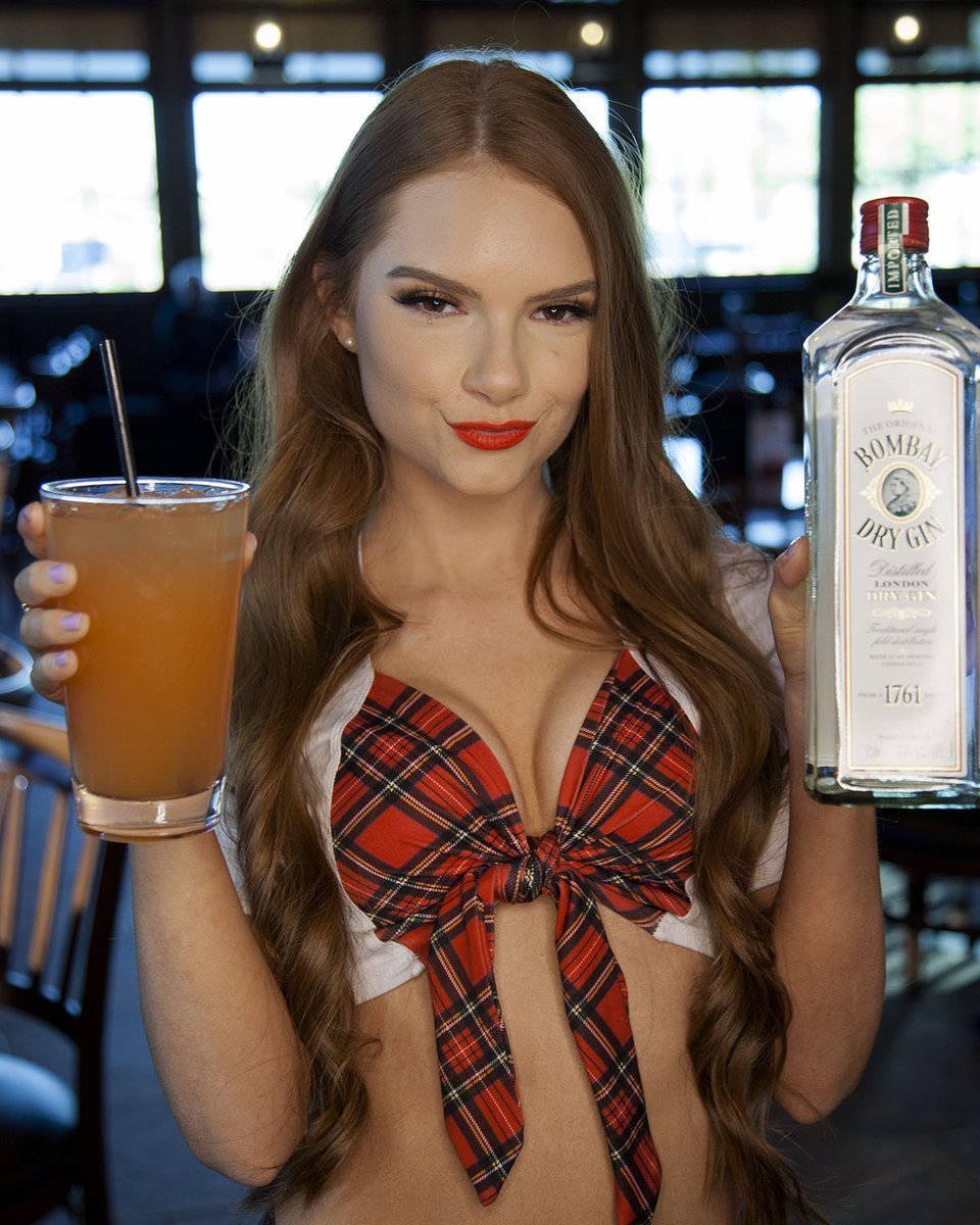 TiltedKiltPub's tweet photo. Indulge in our hellish cocktail the Passionate Ginger, with a shot of @BombaySapphire! (Kilt Girl from the Tempe pub) https://t.co/NJUTmIWfcq