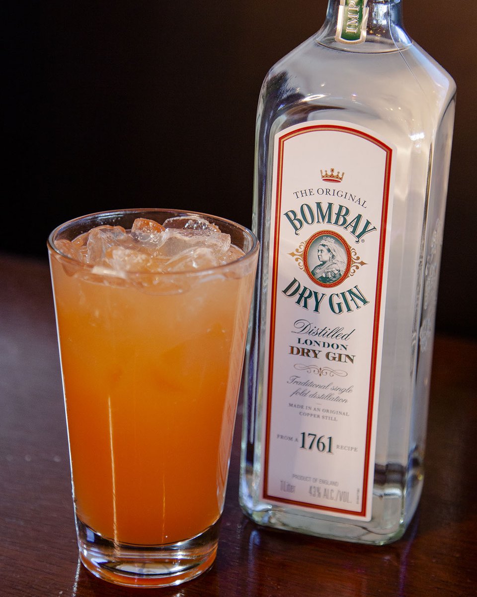 TiltedKiltPub's tweet photo. Indulge in our hellish cocktail the Passionate Ginger, with a shot of @BombaySapphire! (Kilt Girl from the Tempe pub) https://t.co/NJUTmIWfcq