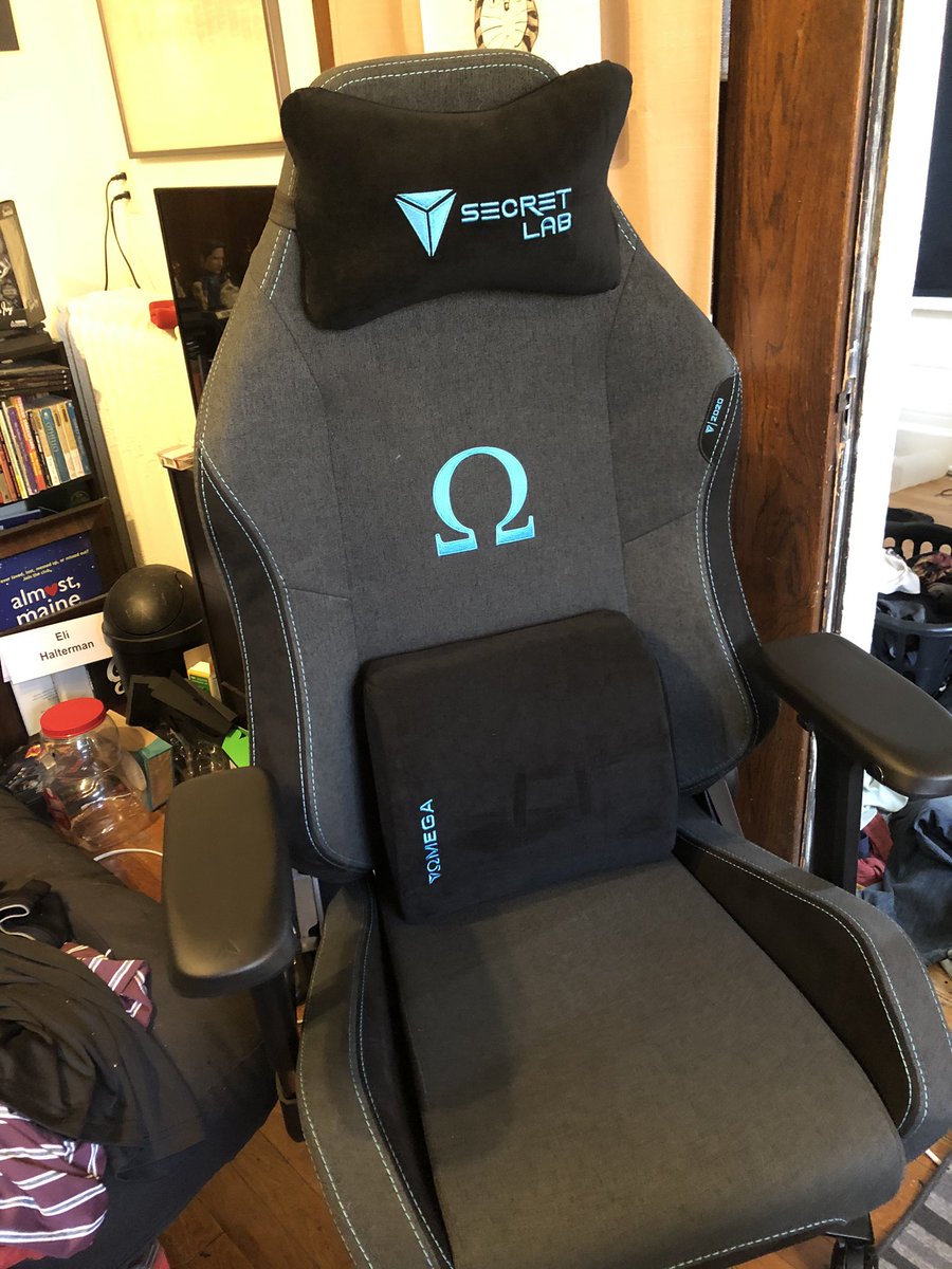 EliHalterman's tweet photo. My new chair! #Secretlab https://t.co/qckJts7TRW