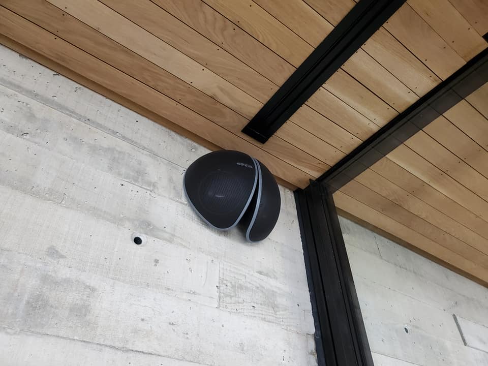 MonitorAudioNA's tweet photo. A great install by Electronic Home Tech featuring our all-weather Vecta Series speakers in a beautiful pool house.

#monitoraudio #outdooraudio #outdoorspeakers #allweatherspeakers #custominstall #onwallspeakers https://t.co/YZ27i9Hinz