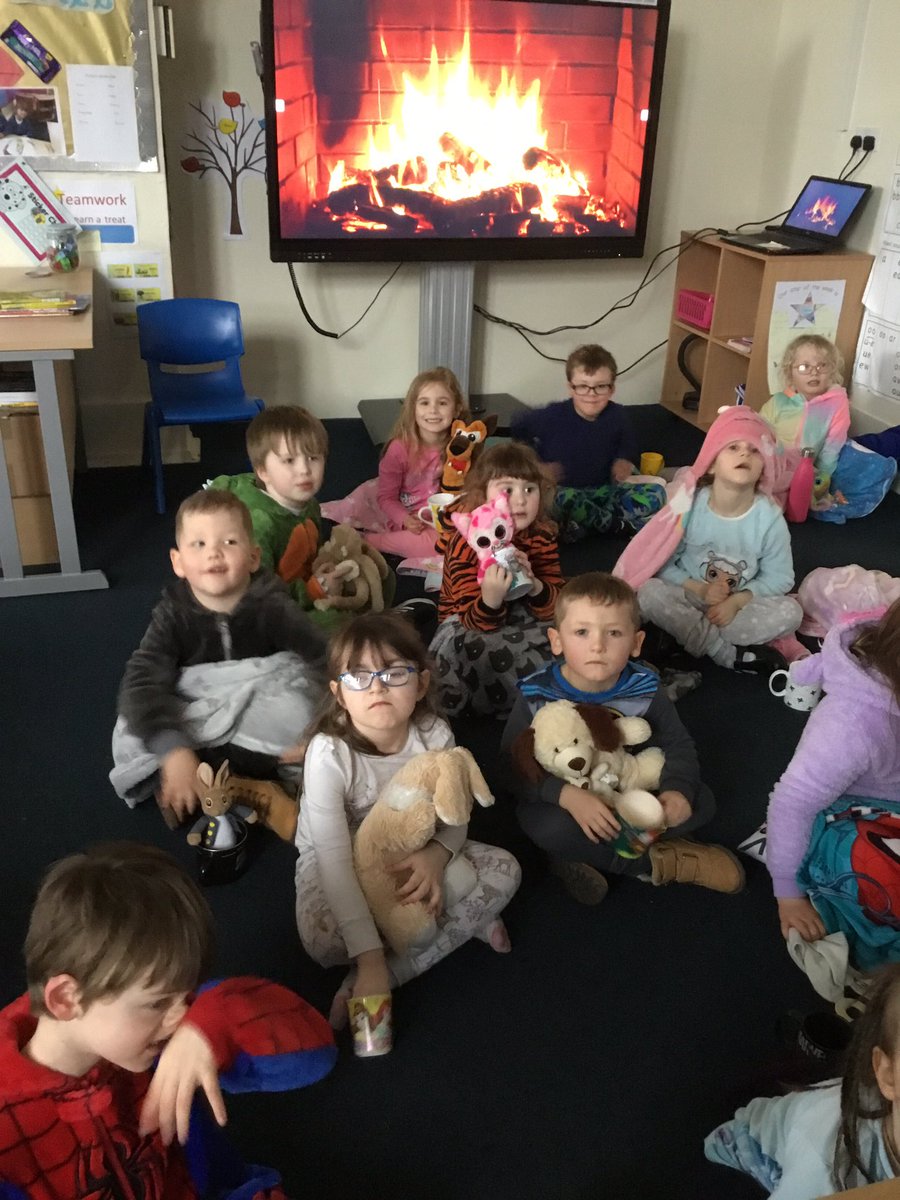 Snuggle down fun! We have enjoyed listening to lots of stories 📕