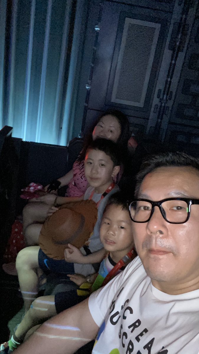 gvolution's tweet image. Absolutely love this ride. Second time at Galaxy’s Edge in 4 days. Managed to get #riseoftheresistance #GalaxysEdge thank you @WaltDisneyCo for this. And thanks to @DisneyFoodBlog for all the tips to get on the ride