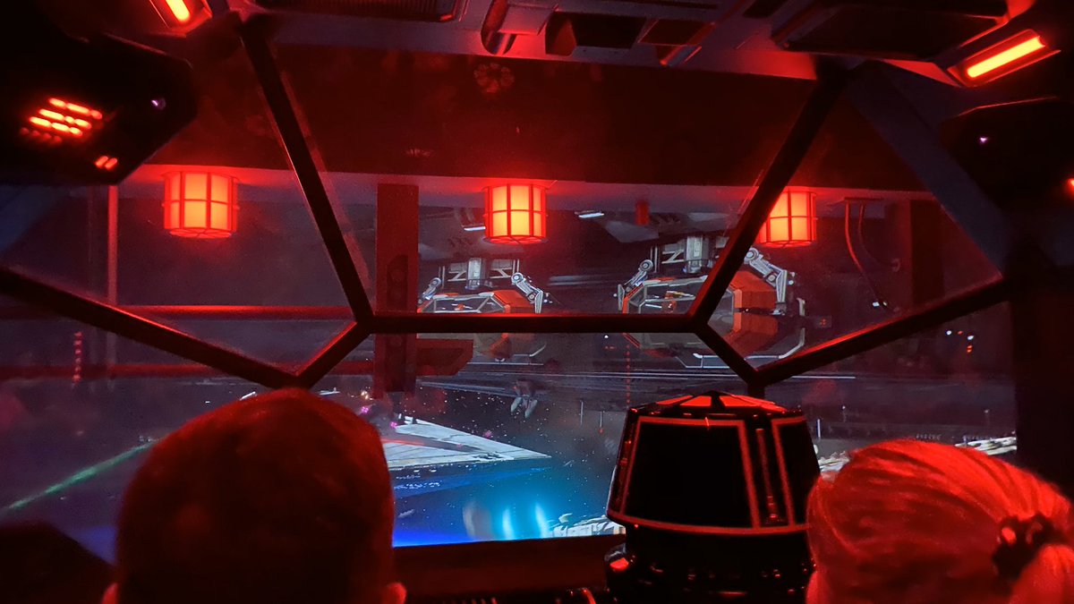 gvolution's tweet image. Absolutely love this ride. Second time at Galaxy’s Edge in 4 days. Managed to get #riseoftheresistance #GalaxysEdge thank you @WaltDisneyCo for this. And thanks to @DisneyFoodBlog for all the tips to get on the ride
