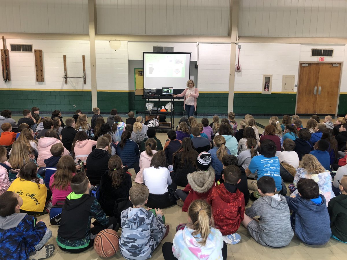 Marlow_LM's tweet photo. We are so lucky to have an Author visit us! 📖 #salemsuperstars https://t.co/eZd9QDPuNj