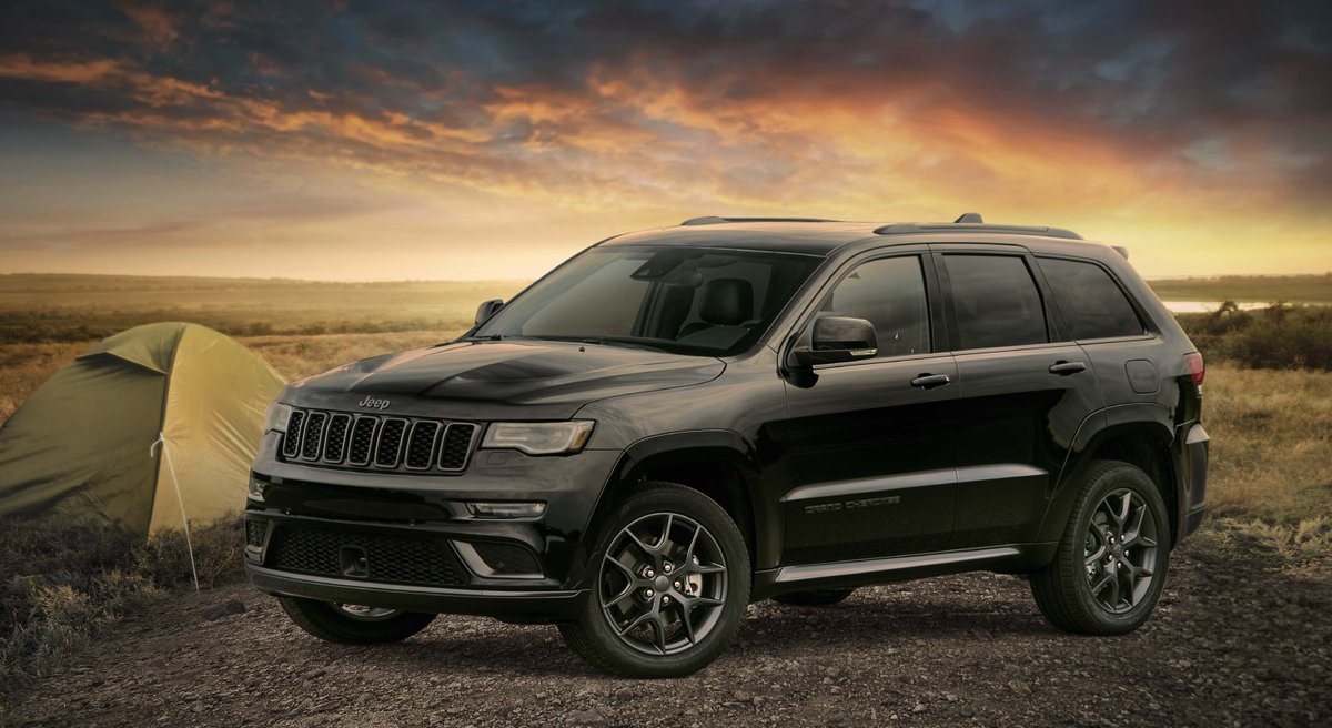 TeamChryslerON's tweet photo. The #JeepGrandCherokee isn’t like the sports team that keeps letting you down, it has all-season reliability! Mud, rain, snow, and all this vehicle is ready for your next adventure. Shop Grand Cherokee inventory here: https://t.co/ywGYTZ4YWX #Jeep https://t.co/qGbtRbqv2j