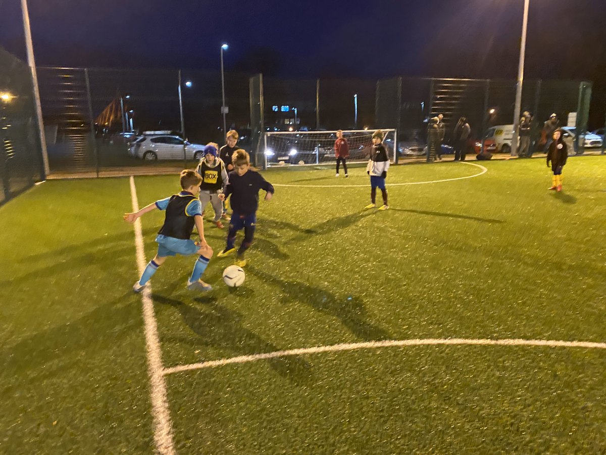 DavidG_Box's tweet photo. Few pictures from our Monday academy at South Queensferry and our Tuesday academy at Stirling Uni ⚽️ Great sessions on two cold nights! #boxsoccer #academy https://t.co/6jAzYqPTkQ