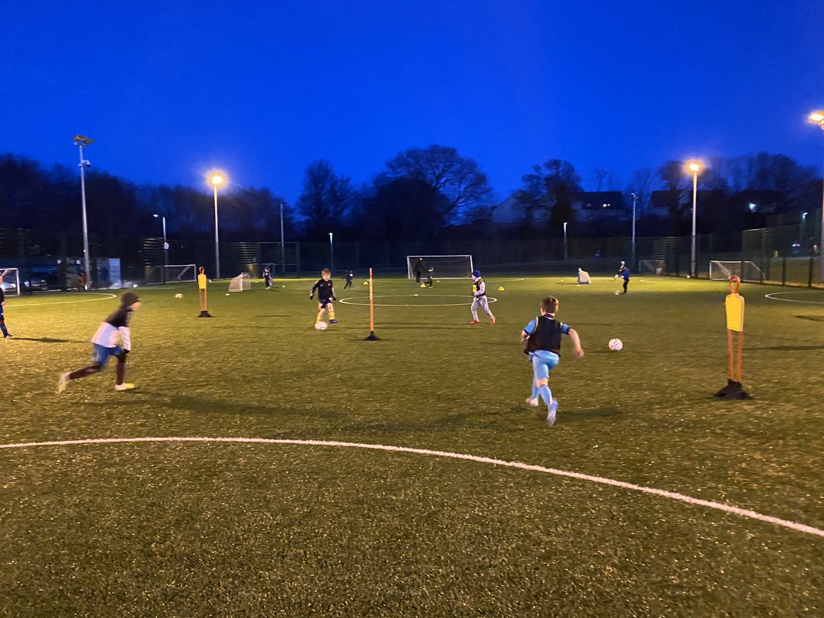 DavidG_Box's tweet photo. Few pictures from our Monday academy at South Queensferry and our Tuesday academy at Stirling Uni ⚽️ Great sessions on two cold nights! #boxsoccer #academy https://t.co/6jAzYqPTkQ