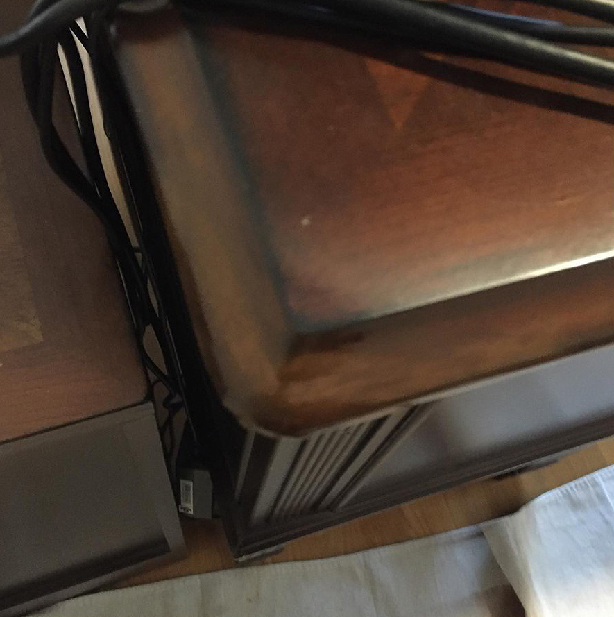 mohawkfinishing's tweet photo. Ouch! 🤕 🤕🤕

Furniture Remedy, llc rebuilt and repaired this crushed corner! 😲

We just had to re-share.... 👍

📸 Furniture Remedy, llc 

#woodrepair #woodworking #woodwork #furniturerepair #woodfinishing #woodrefinishing #mohawkfinishing https://t.co/dMDnINb3Cr