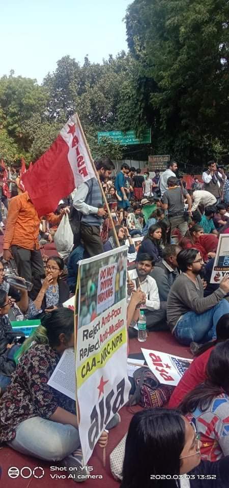 AISFofficial's tweet photo. Yesterday's protest and delegation visit to Shaheen Bagh.
#Aisf
We want Education and guaranteed Employment to all through #Bnega #Bhagat_Singh_National_Employment_Guarantee_Act
#NoToCAA #NoToNRC #NoToNPR #NoToBJP #NoToRSS
@VickyMahesari https://t.co/YVsuAwsKN8