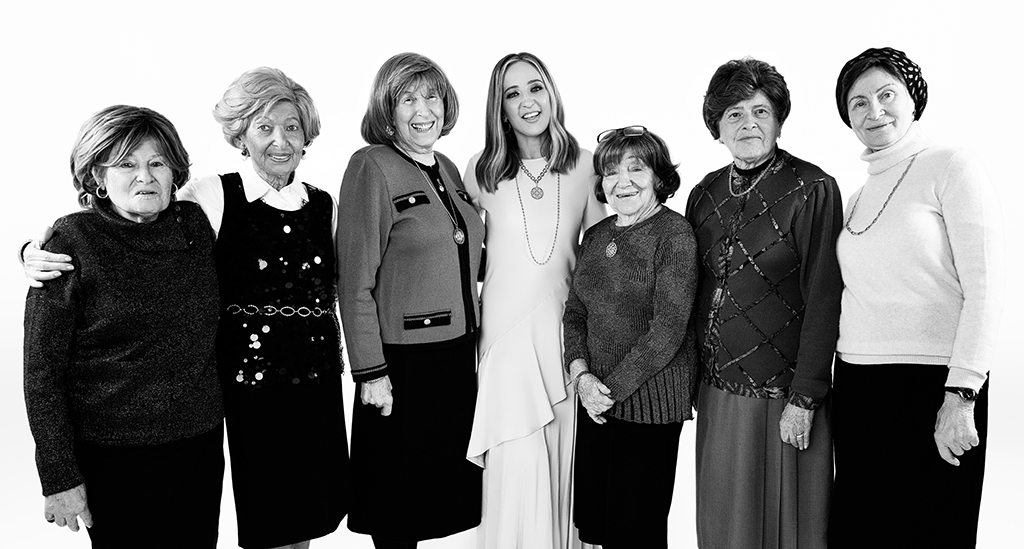 FreidaRothman's tweet photo. Introducing #WomenofStrength. An ode to female endurance and fortitude, Women of Strength honors the stories and sentiments of women that have shaped #FREIDAROTHMAN as a mother, daughter, and designer.
Join Freida in honoring these women: https://t.co/yHGI8B2H8J https://t.co/5VEW1UAltC