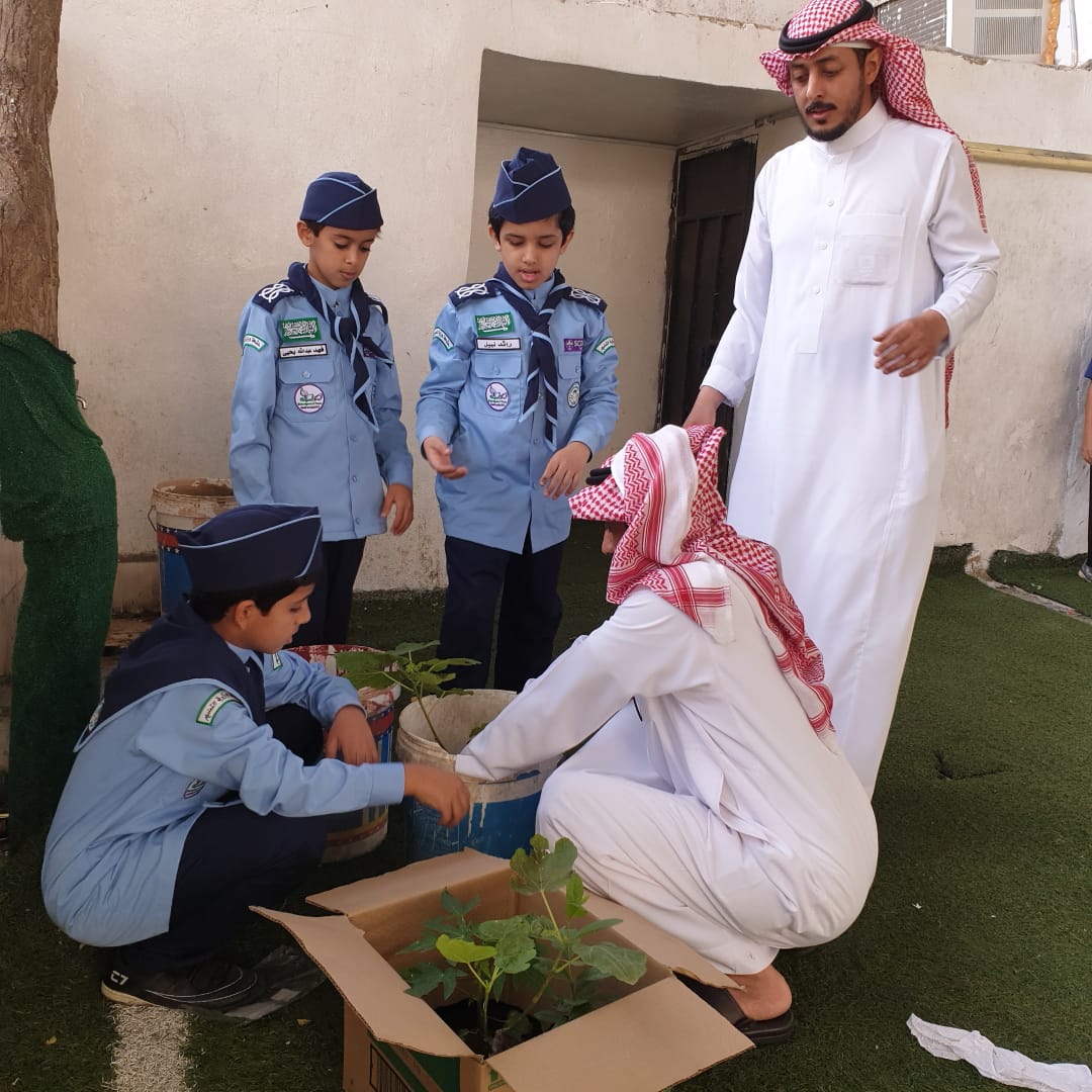 Safaifa1's tweet photo. ♻النظافة من الإيمان حماية للإنسان وتنمية للمجتمع.
امتدادا لتفعيل المشروع الوطني الكشفي لنظافة البيئة وحمايتها بالوحدات الكشفية بالمدارس.
نفذت كشافة العدوين الابتدائية وكشافة ذراع منفة مشروعهما البيئي في مجتمعهما المدرسي.
@sabyaedu 
@fifaedu1431 
@SabyaScouts https://t.co/sJgZh0svaT