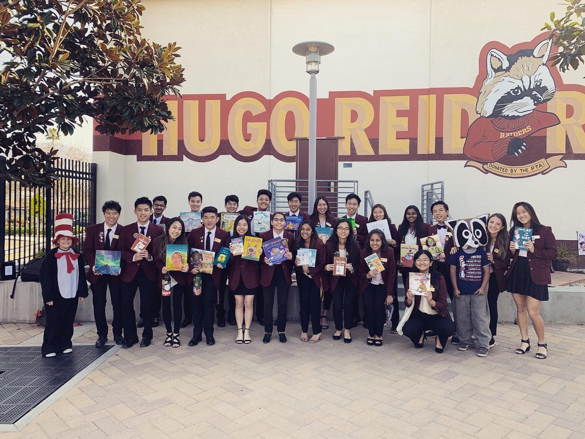 mmcgrath31's tweet photo. Guest readers from AHS Senior Men and Women’s Club visited Hugo Reid today. Thanks @litteacher75 for helping @kimg1004  and I organize today’s activities. #hugoreid #back2elementarydays #readacrossamerica📚@ArcadiaUnified https://t.co/06SBbffeSc